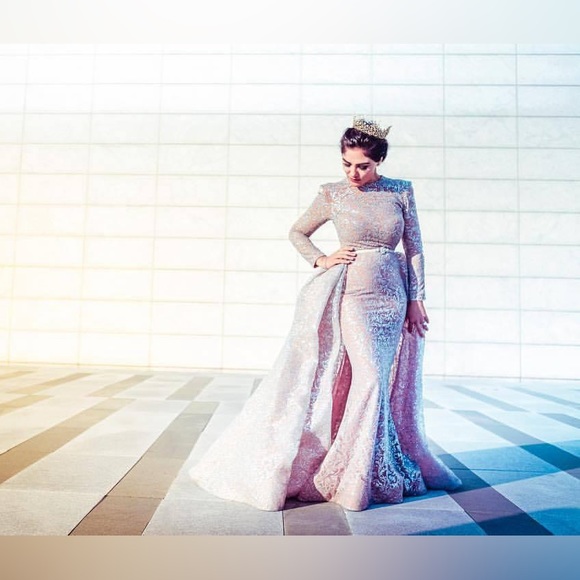 PORTIA & SCARLETT detachable gown. Size S/M, $800 - Picture 3 of 3